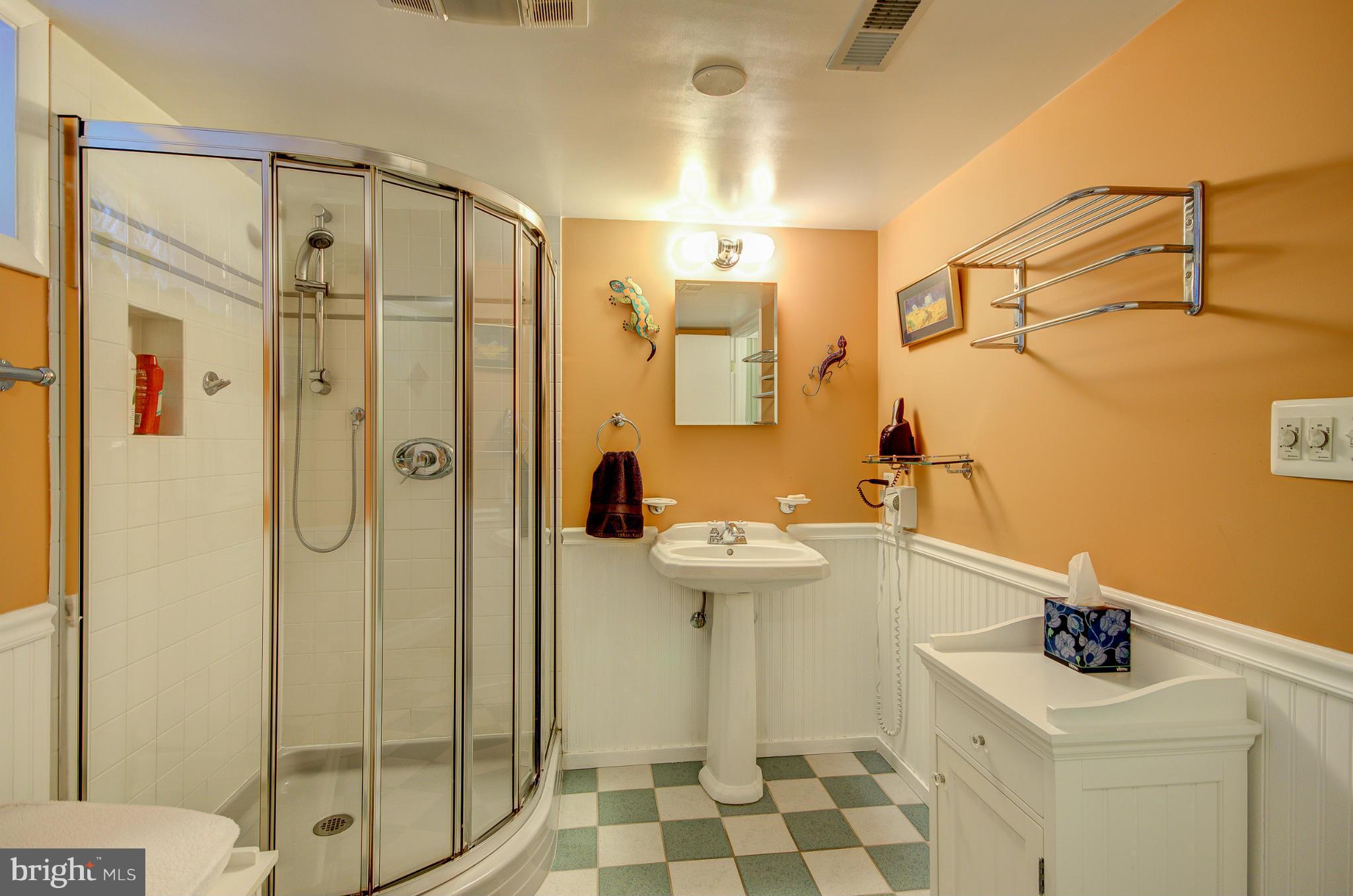7001 Raleigh Road Annandale, VA 22003 - Photo 22 of 27 Bath