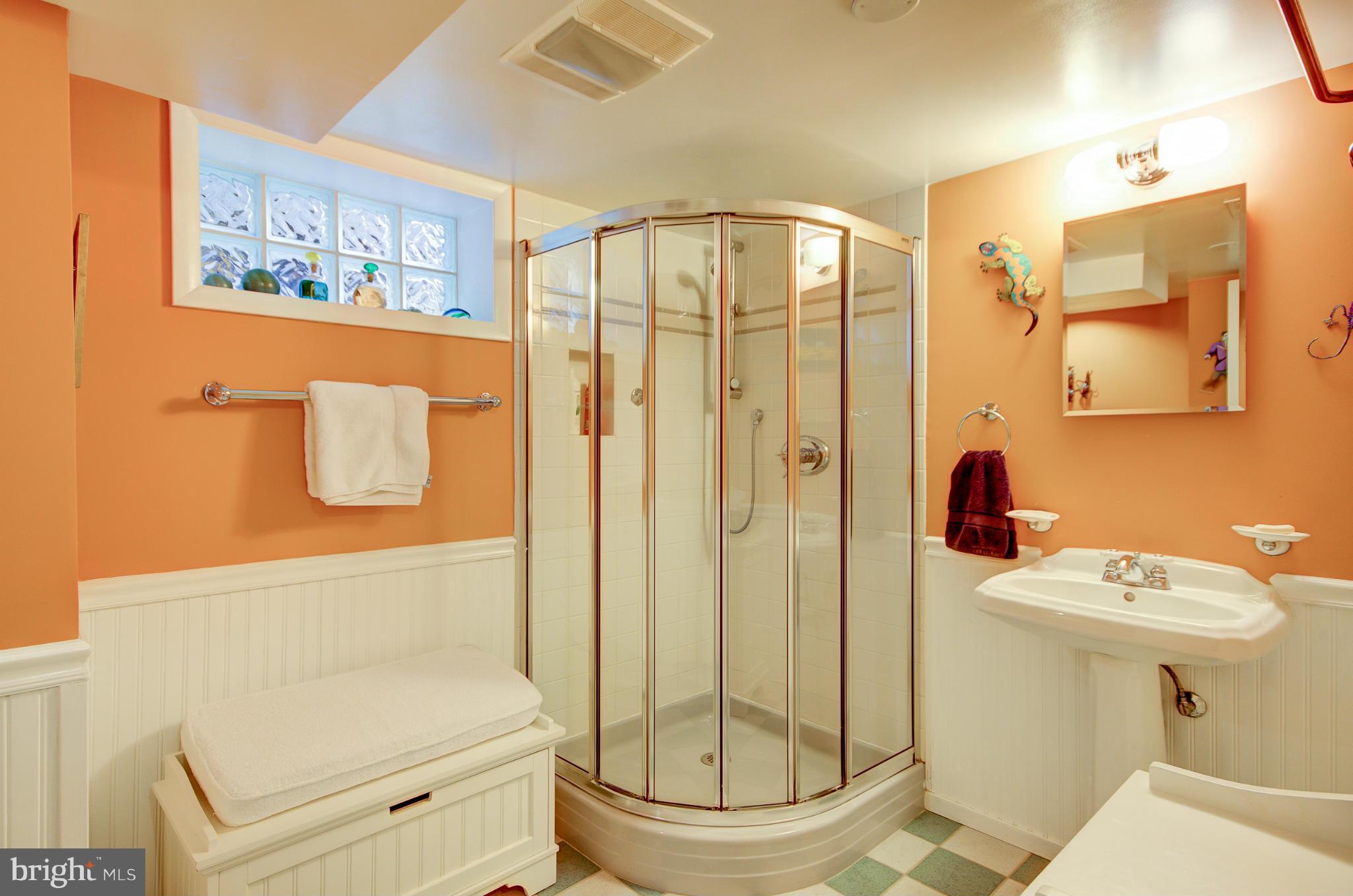 7001 Raleigh Road Annandale, VA 22003 - Photo 23 of 27 Bath