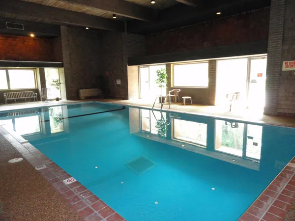 $1,350 | 2800 Hamline Avenue North, Unit 250, Roseville, MN 55113