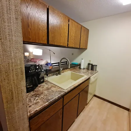 $1,350 | 2800 Hamline Avenue North, Unit 250, Roseville, MN 55113