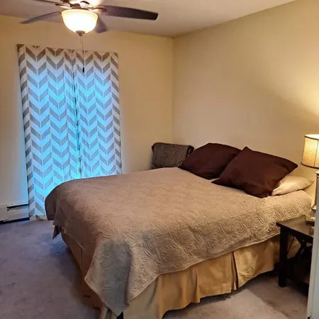 $1,350 | 2800 Hamline Avenue North, Unit 250, Roseville, MN 55113