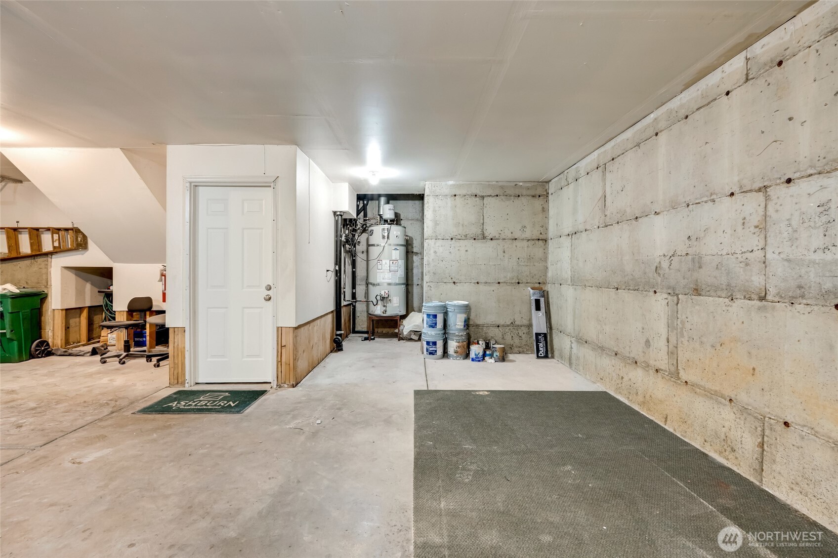 4740 Lake Place South, Unit A Renton, WA 98055 - Photo 22 of 24 a view of a patio with table and chairs