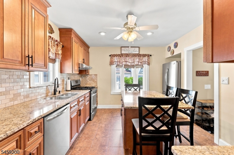 833 Livingston Road Elizabeth, NJ 07208 - Photo 11 of 39 Gallery Image 11