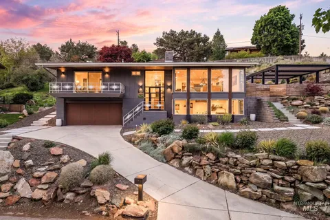 $1,089,000 | 2008 South Travertine Way, Boise, ID 83712
