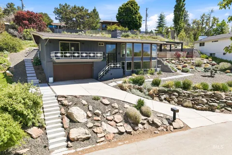 $1,089,000 | 2008 South Travertine Way, Boise, ID 83712