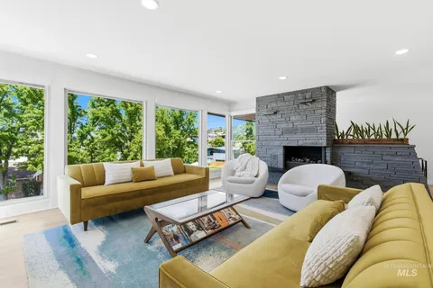 $1,089,000 | 2008 South Travertine Way, Boise, ID 83712