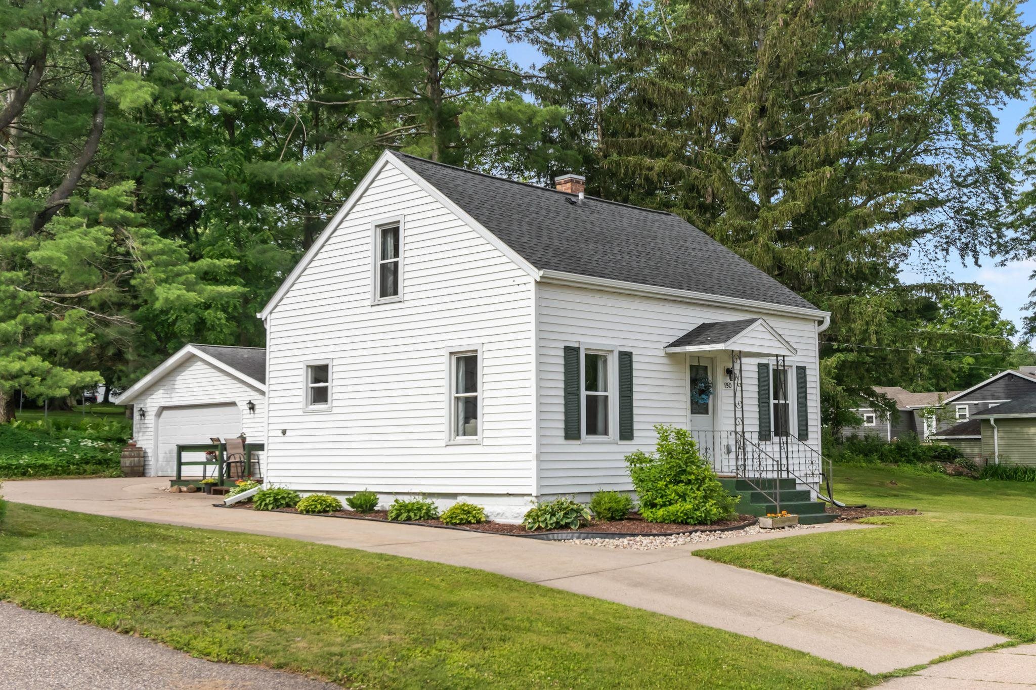 190 Division Street Iola, WI 54945 - Photo 2 of 40