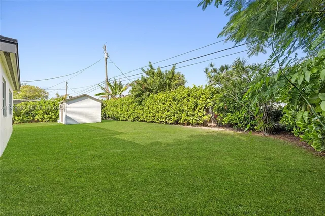 a view of a back yard of the house