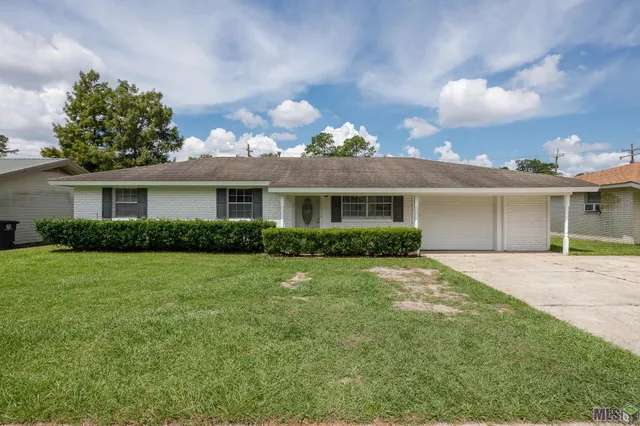 $198,900 | 352 Fountainbleau Drive, Baton Rouge, LA 70819