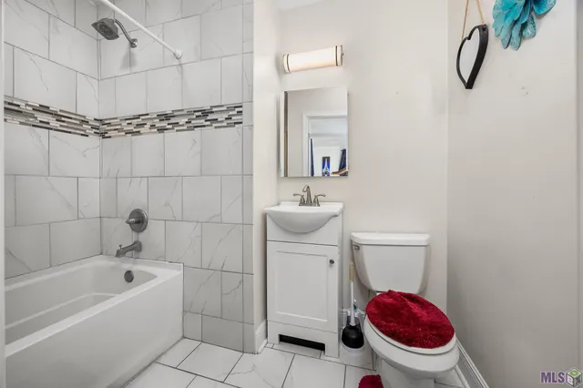 $198,900 | 352 Fountainbleau Drive, Baton Rouge, LA 70819