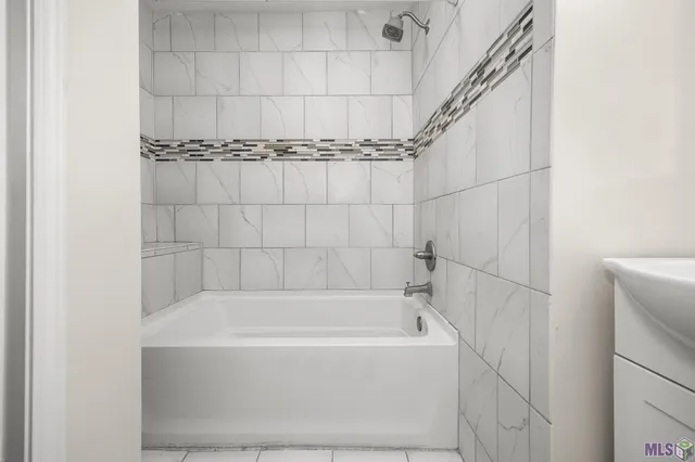 $198,900 | 352 Fountainbleau Drive, Baton Rouge, LA 70819