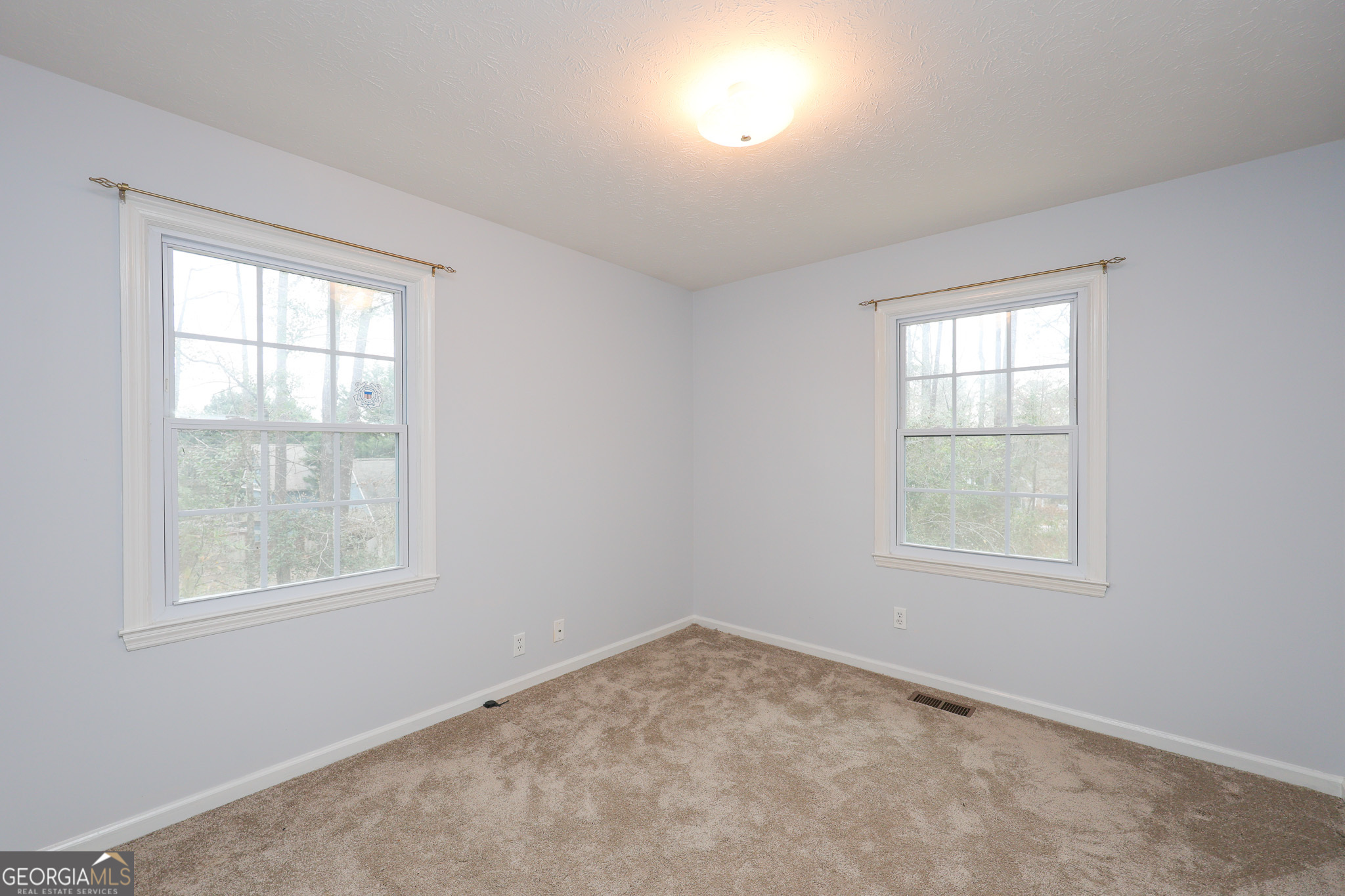 207 North View Pointe Drive LaGrange, GA 30241 - Photo 27 of 74 an empty room with a window
