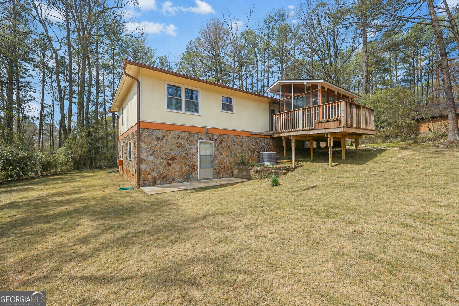 207 North View Pointe Drive LaGrange, GA 30241 - Photo 50 of 55 a front view of a house with a yard