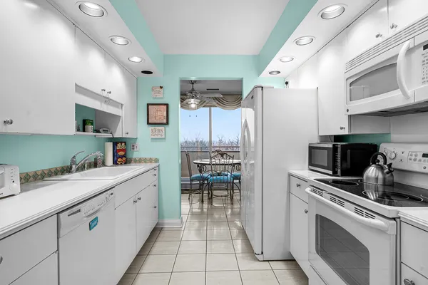 $299,000 | 6400 North Cicero Avenue, Unit 611, Lincolnwood, IL 60712