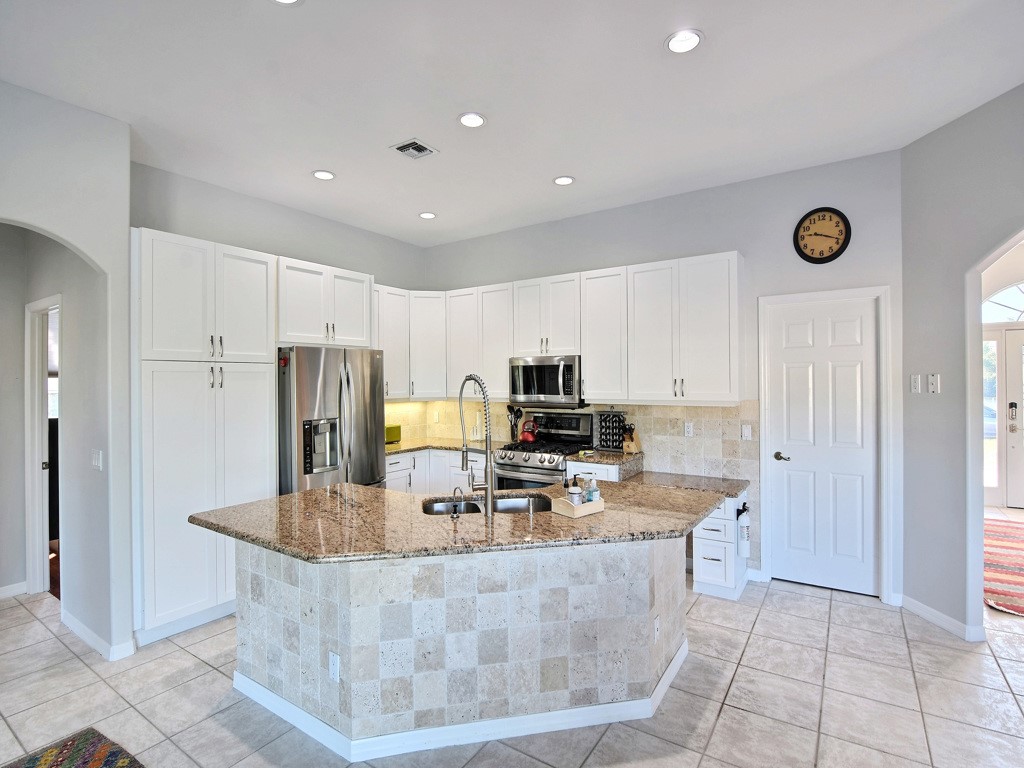 705 Bahia Mar Road Vero Beach, FL 32963 - Photo 3 of 36
