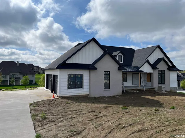 $1,300,000 | 19456 250th Avenue, Bettendorf, IA 52722