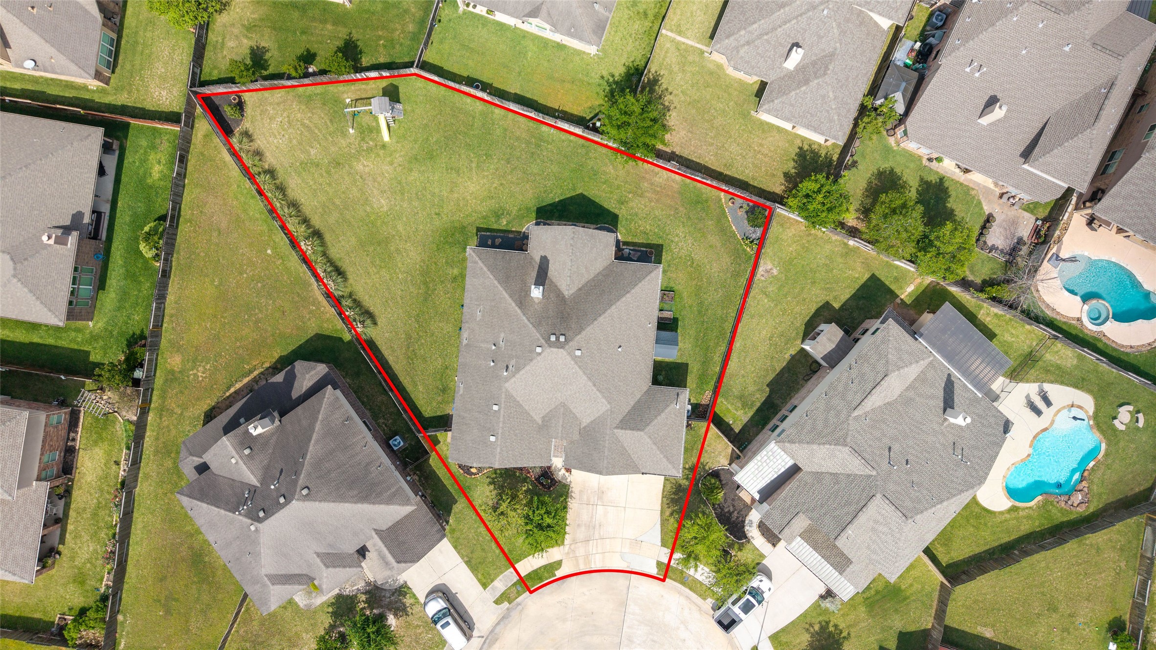 9902 Indian Rill Court Tomball, TX 77375 - Photo 27 of 34 Approximate lot lines show the extra wide driveway to accommodate your climate-controlled 3-car garage and just how large your new backyard space truly is.