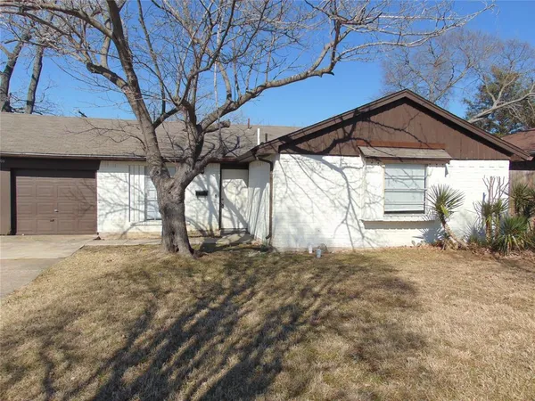 a view of a house with a snow in the yard