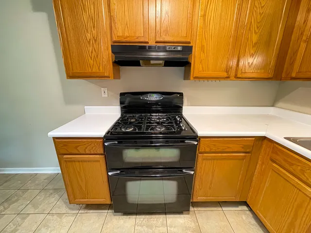 $159,000 | 19360 Wolf Road, Unit 8, Mokena, IL 60448