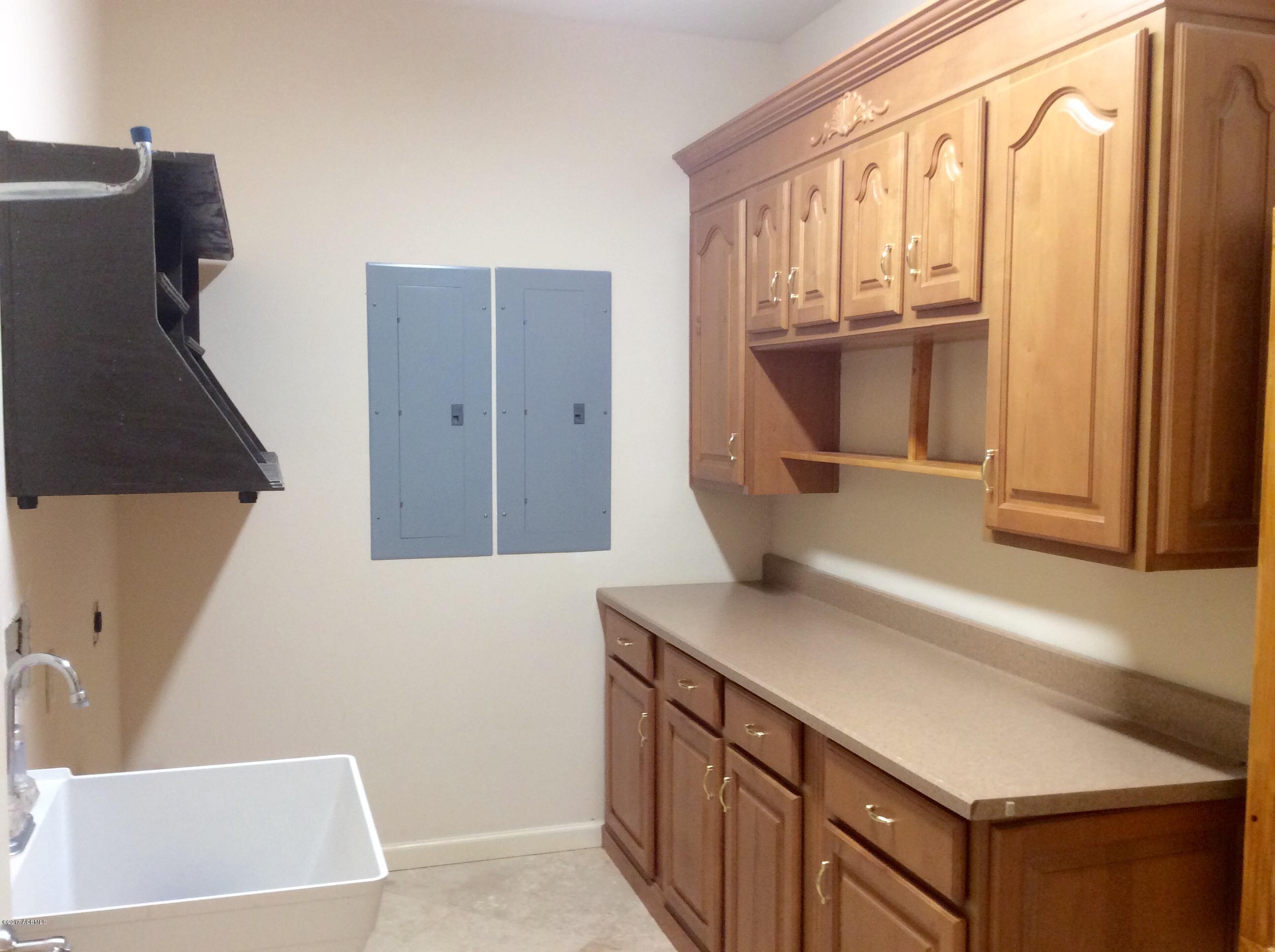 410 Seaside Road St. Helena Island, SC 29920 - Photo 13 of 19 Laundry