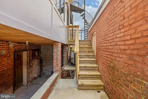 $1,750,000 | 100 W Street Northwest, Washington, DC 20001