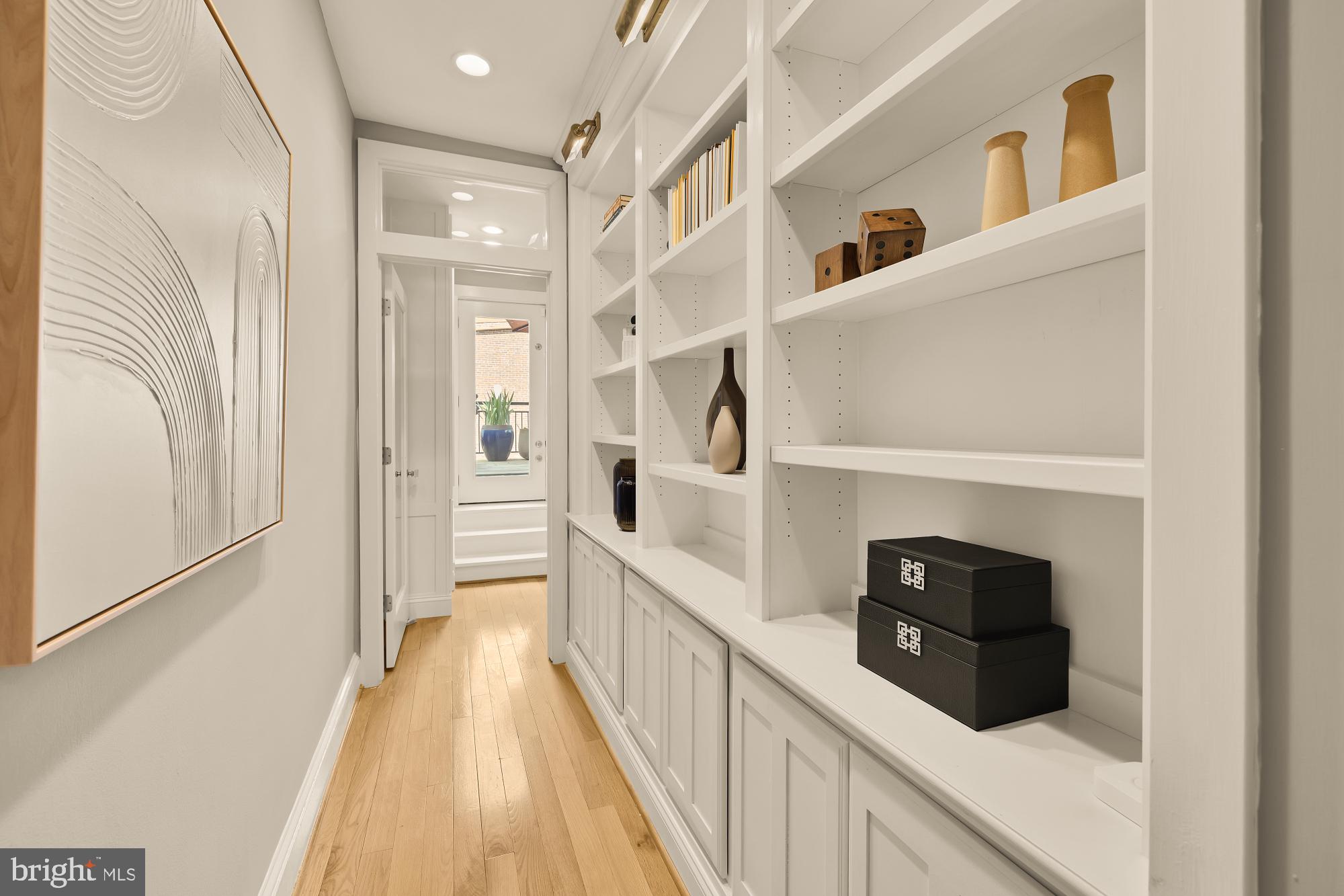 100 W Street Northwest Washington, DC 20001 - Photo 31 of 57 Built in bookshelves