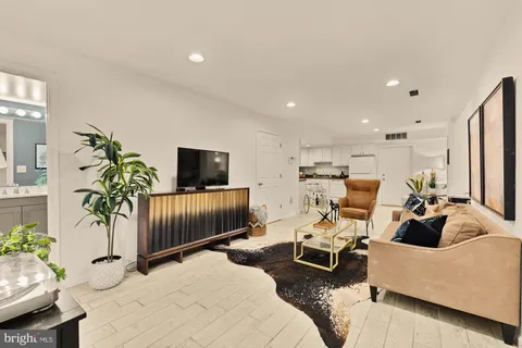 $1,750,000 | 100 W Street Northwest, Washington, DC 20001