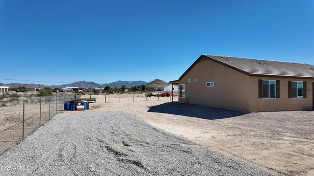 a view of a house with a backyard