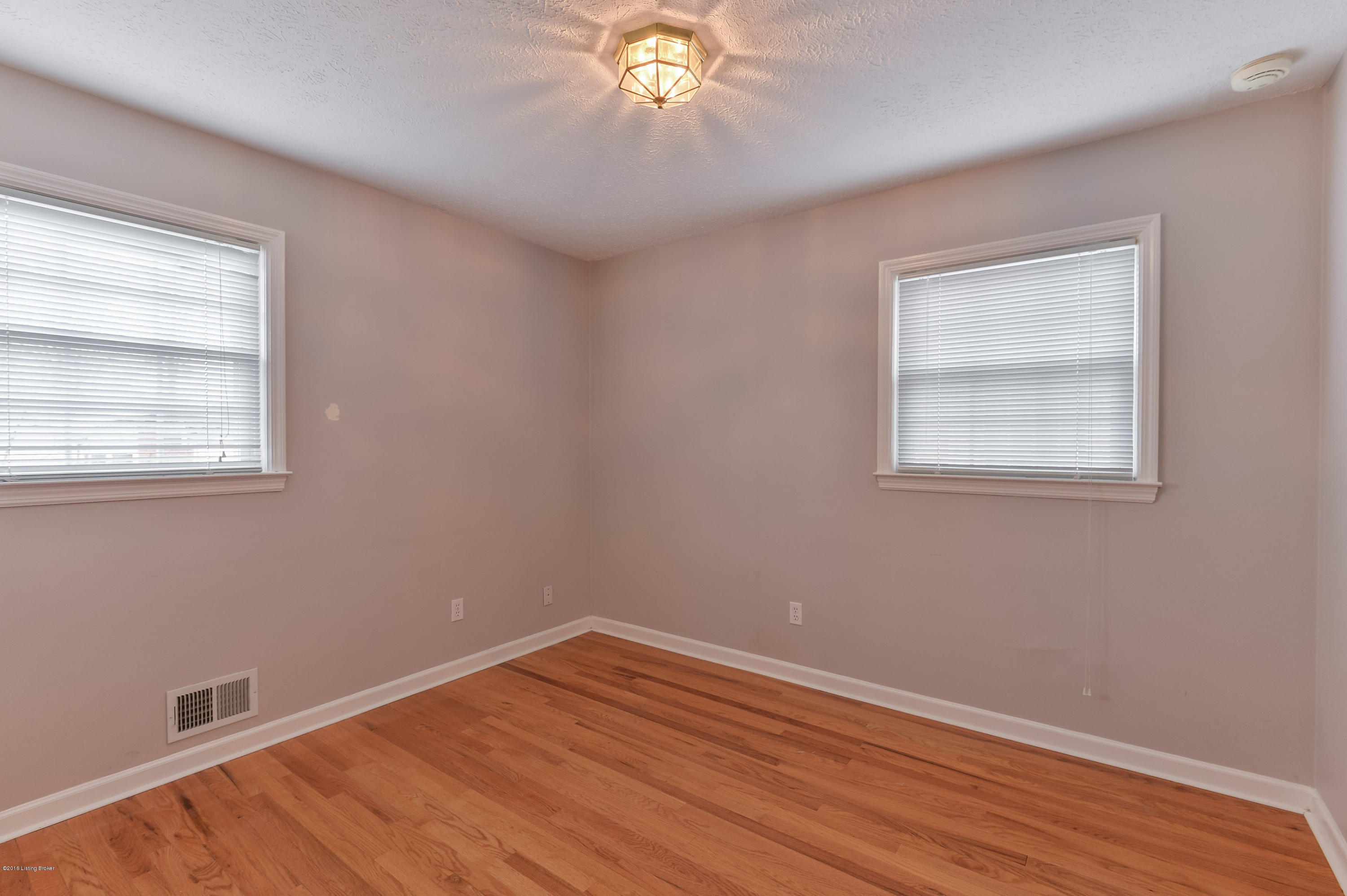 306 Fox Run Road Louisville, KY 40207 - Photo 13 of 31 19 LSIR 20161216