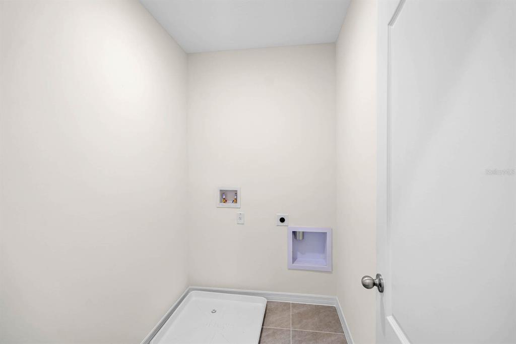 1217 Alstonia Mount Mount Dora, FL 32757 - Photo 28 of 33 a view of a room