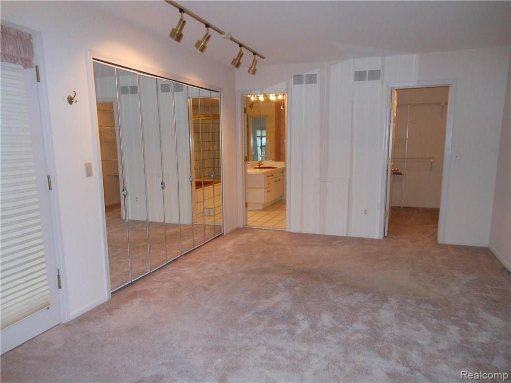 356 Meadow Bridge Drive, Unit 120 Rochester Hills, MI 48307 - Photo 19 of 34