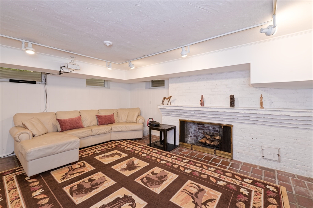 133 Arnold Road Newton, MA 02459 - Photo 9 of 42