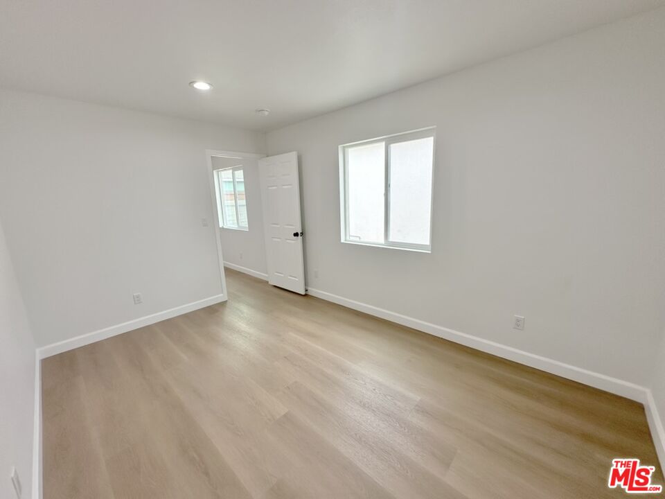 10720 Charnock Road Los Angeles, CA 90034 - Photo 31 of 33 an empty room with a window