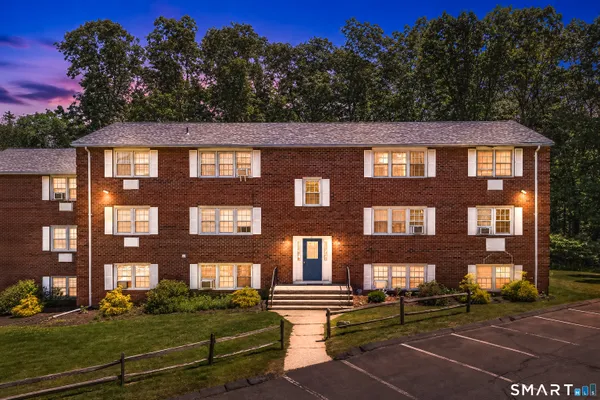 $170,000 | 41 Briarwood Lane, Unit F, Branford, CT 06405