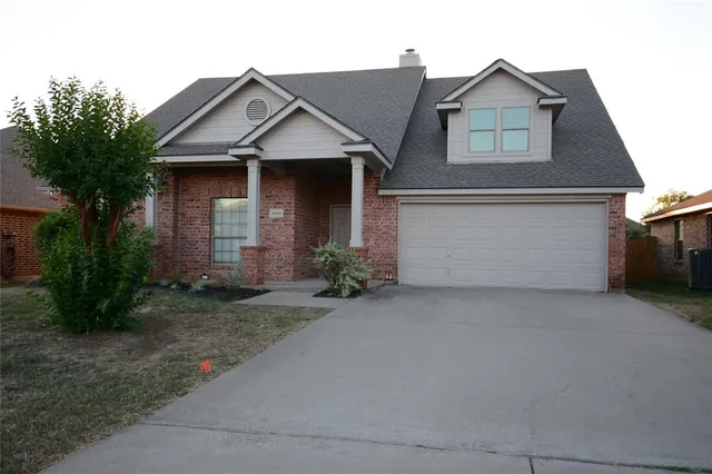 $2,200 | 3004 Glenwood Court, Aubrey, TX 76227