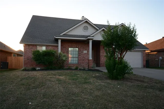 $2,200 | 3004 Glenwood Court, Aubrey, TX 76227