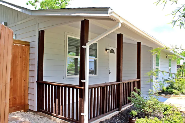 $299,900 | 528 Prairie Street, Columbus, TX 78934