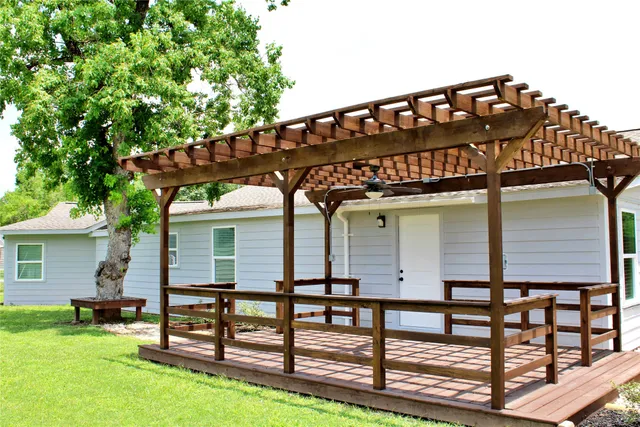 $299,900 | 528 Prairie Street, Columbus, TX 78934