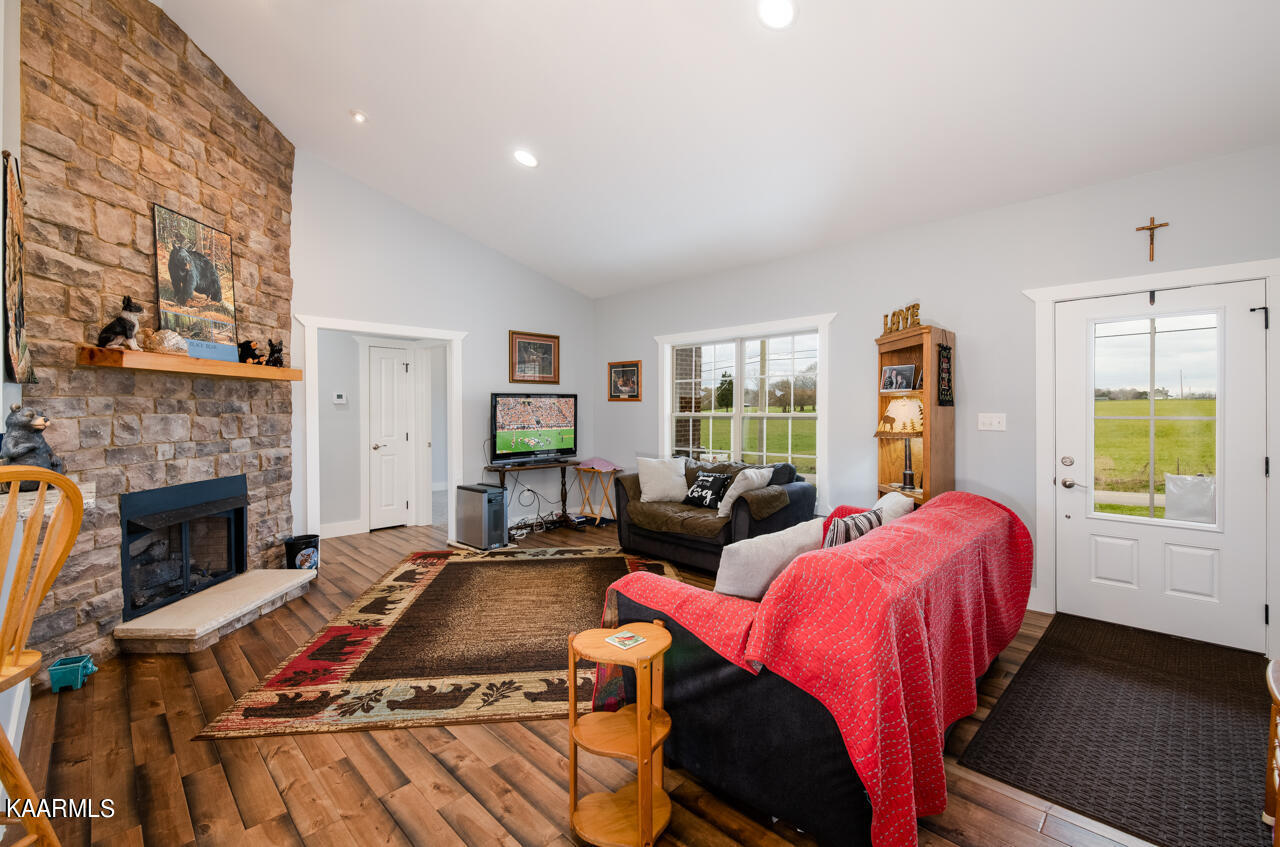 415 Temple Road Maryville, TN 37804 - Photo 5 of 25 415 Temple Rd, Walland, TN 37886-3