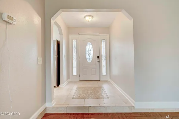 $2,000 | 305 South Star Avenue, Panama City, FL 32404