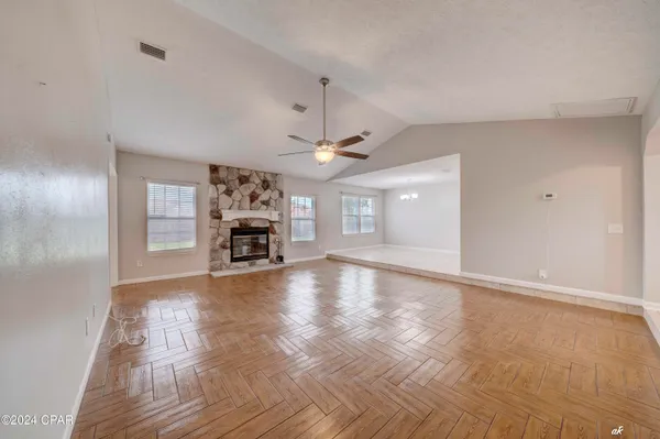 $2,000 | 305 South Star Avenue, Panama City, FL 32404