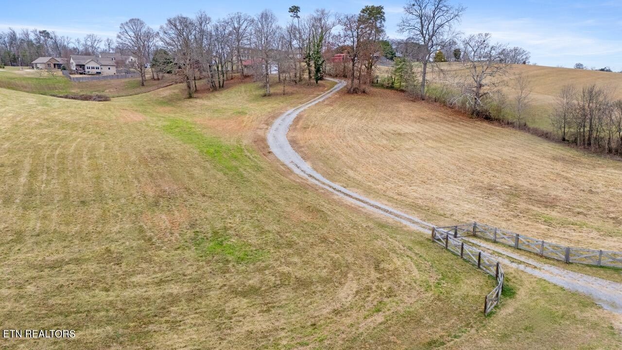 1231 Walker Road Maryville, TN 37801 - Photo 2 of 18 Gallery Image 2