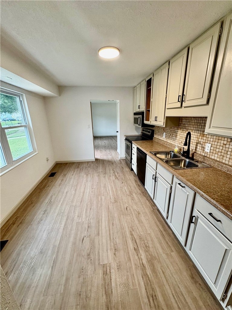 1976 King Arthur Drive Decatur, IL 62526 - Photo 6 of 14 Gallery Image 6