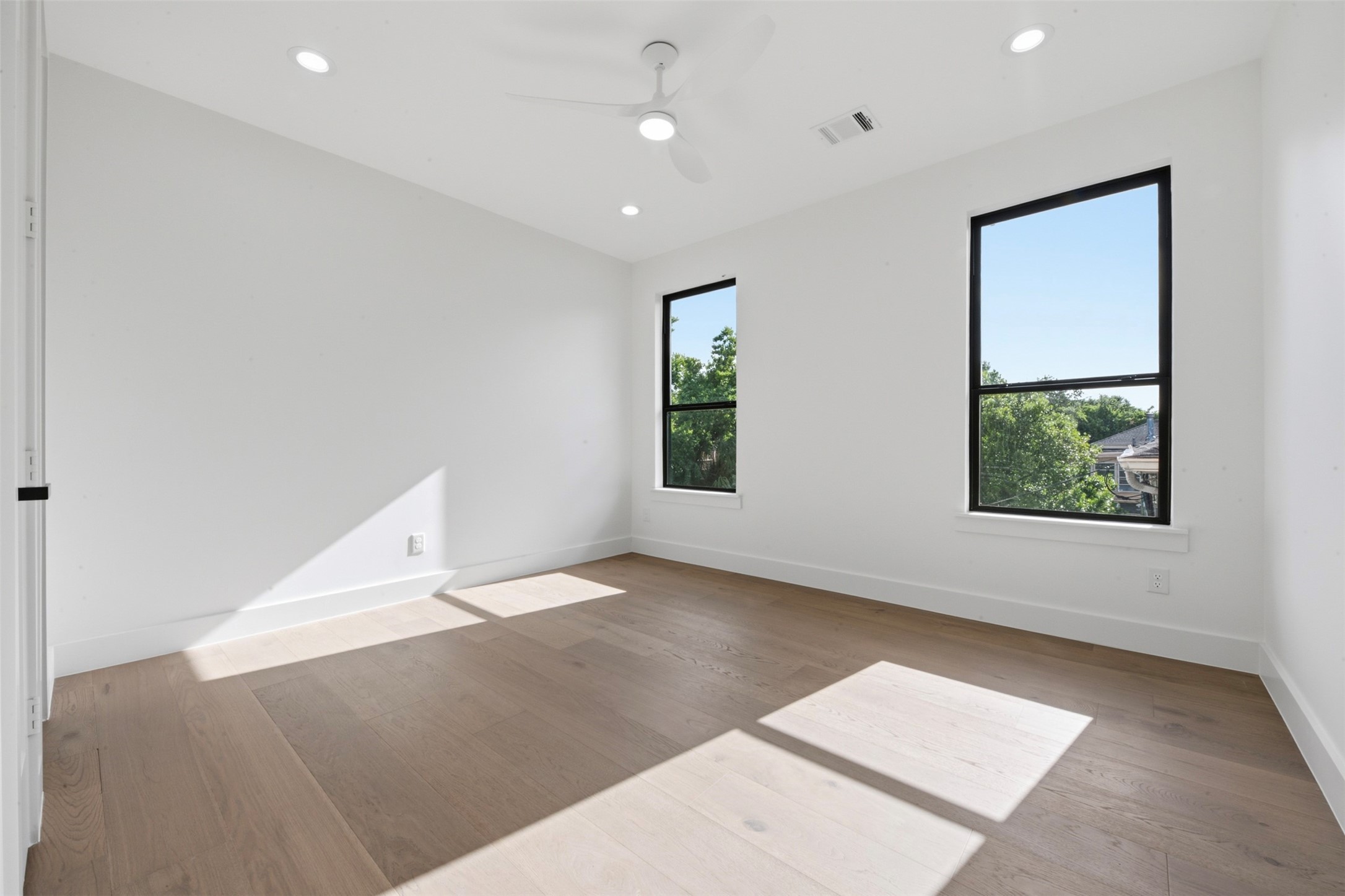 2325 Wroxton Road Houston, TX 77005 - Photo 27 of 31 Guest room #2