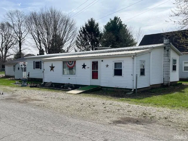 $120,000 | 109 Charles Street, Mooreland, IN 47360