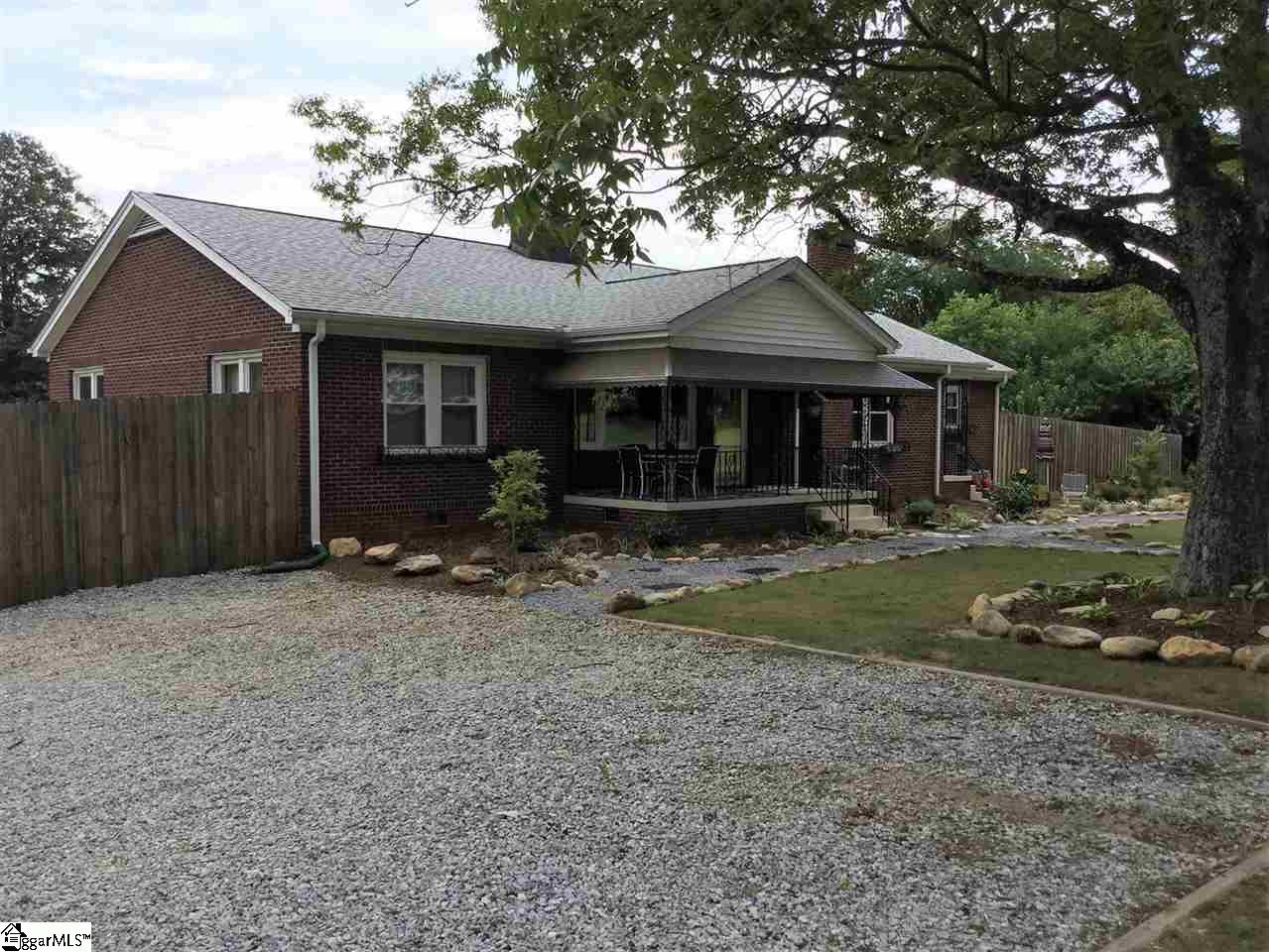 330 Goodjoin Road Campobello, SC 29322 - Photo 2 of 24
