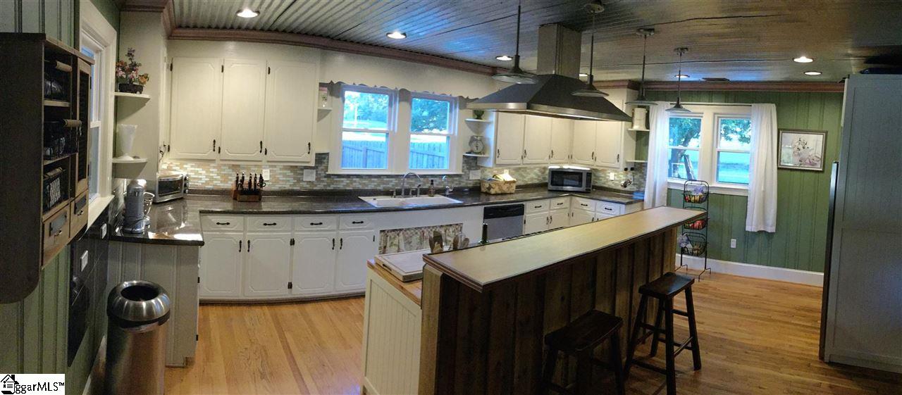 330 Goodjoin Road Campobello, SC 29322 - Photo 7 of 24