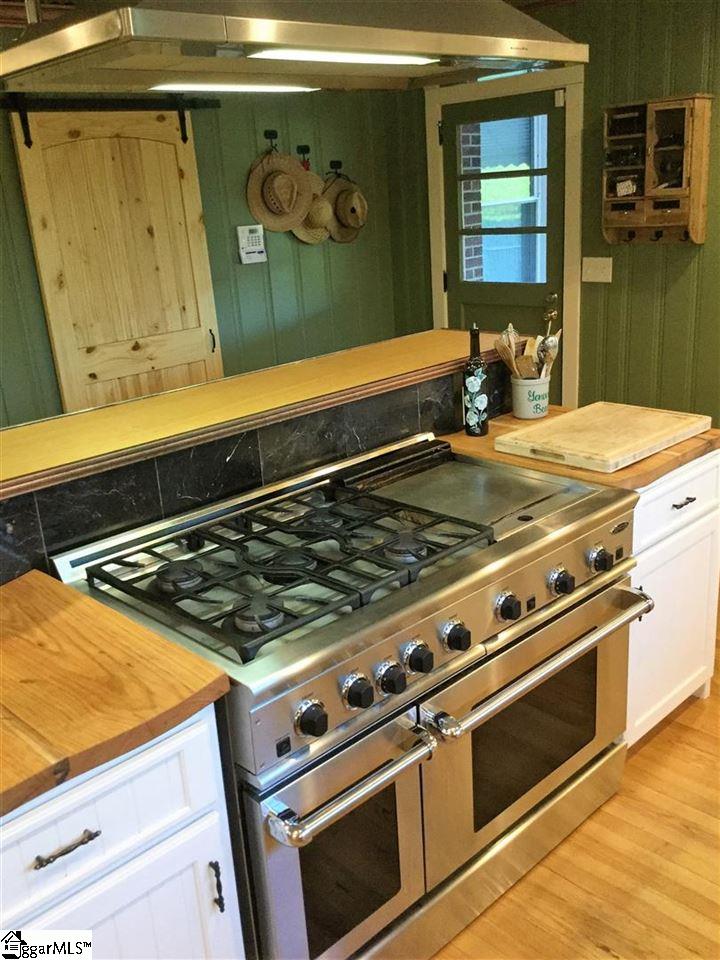 330 Goodjoin Road Campobello, SC 29322 - Photo 8 of 24
