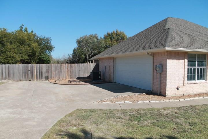 3051 Plainview Road Midlothian, TX 76065 - Photo 19 of 19 a backyard of a house