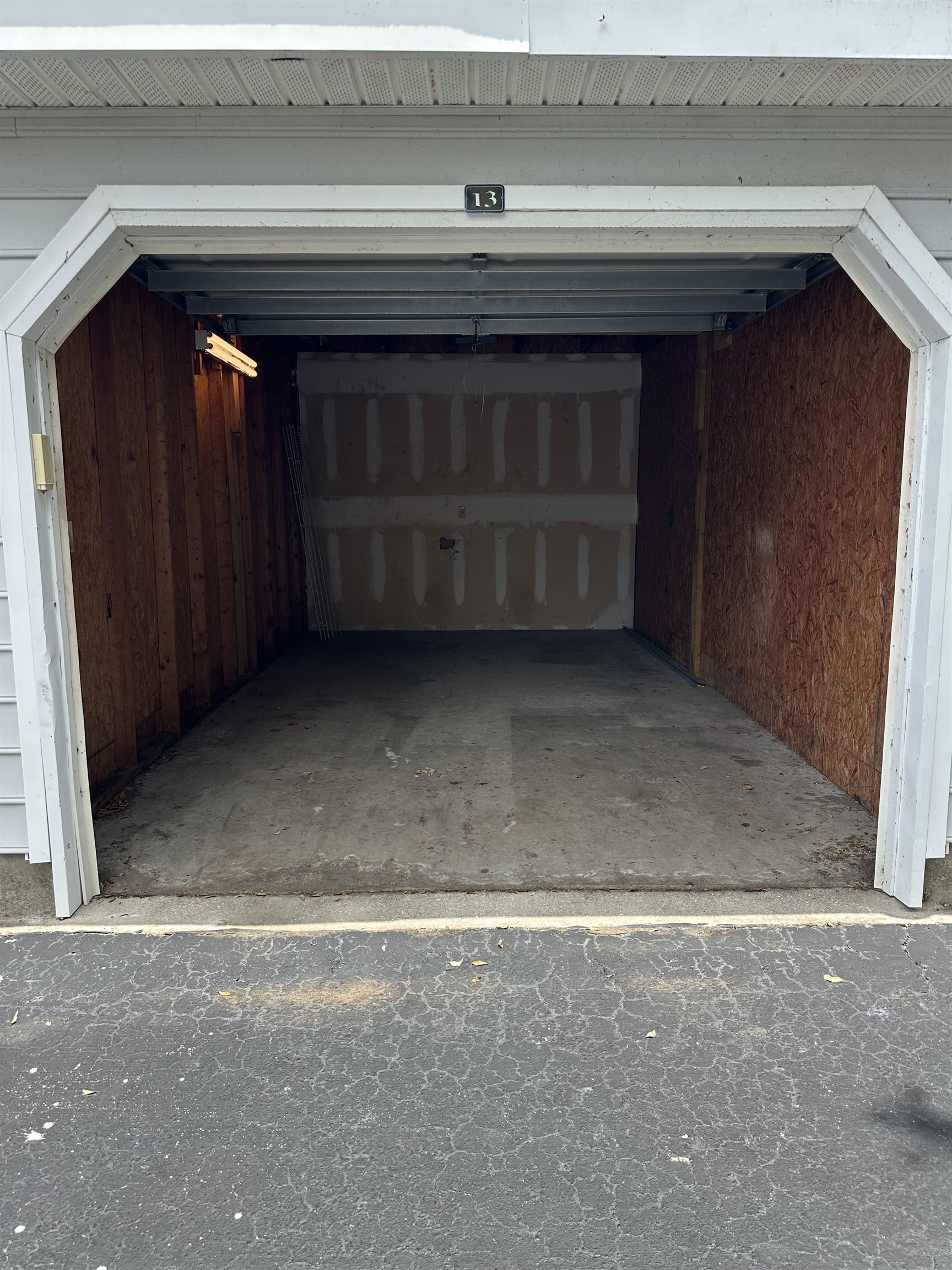 Garage Garage 13th Street St. Augustine, FL 32080 - Photo 2 of 3